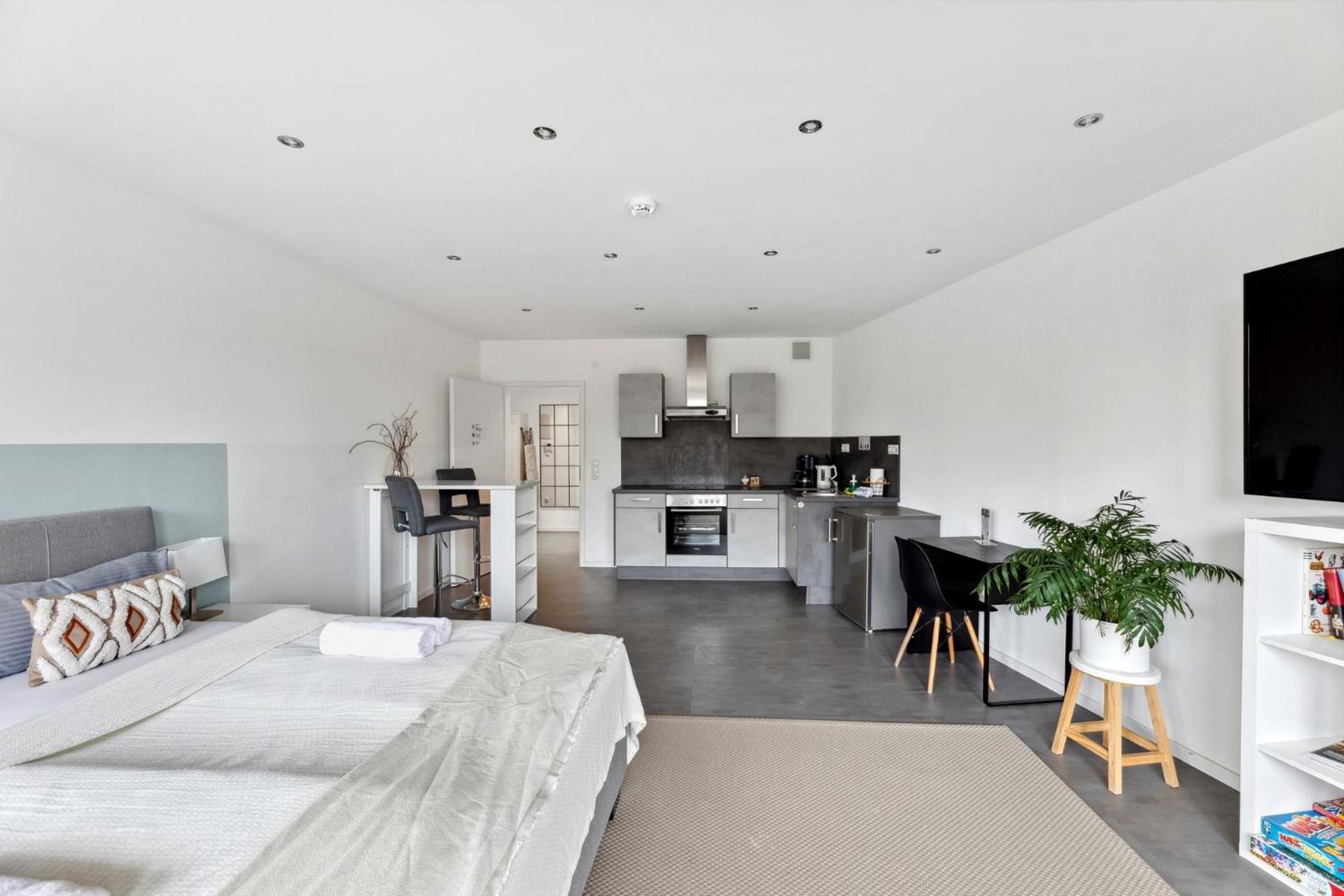 Sali Homes - Charming In Heart Of With Balcony Apartment *